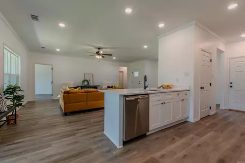 400 Genesis Dr, Benton, AR 72015 photo 17