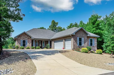 105 Largo Dr, Hot Springs Village, AR 71909