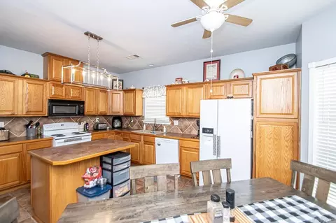Kitchen - 2929 Falcon Ct, Benton, AR 72015 photo 2 of 3