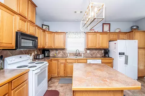 Kitchen - 2929 Falcon Ct, Benton, AR 72015 photo 3 of 3