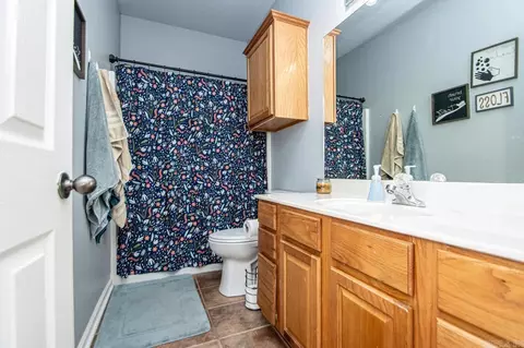 Bath - 2929 Falcon Ct, Benton, AR 72015 photo 3 of 3