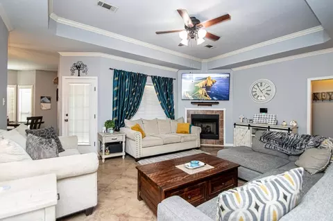 Living - 2929 Falcon Ct, Benton, AR 72015 photo 2 of 3
