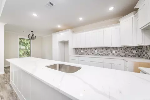 Kitchen - 933 Villa Vista Loop, Cabot, AR 72023 photo 2 of 3