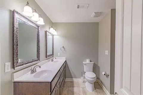 Bath - 56 Eaglebrook Dr, Conway, AR 72032 photo 8 of 9