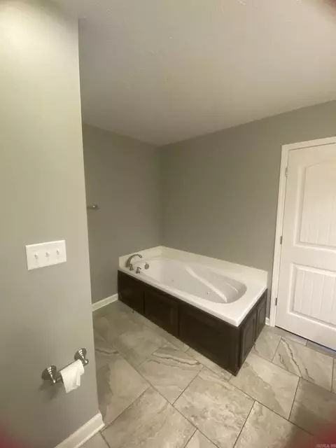Bath - 56 Eaglebrook Dr, Conway, AR 72032 photo 6 of 9