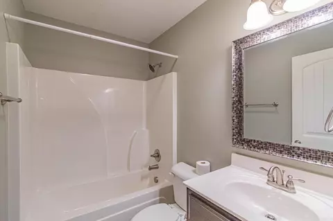 Bath - 56 Eaglebrook Dr, Conway, AR 72032 photo 7 of 9