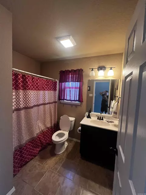 Bath - 112 Sunflower Ln, Beebe, AR 72012 photo 2 of 3