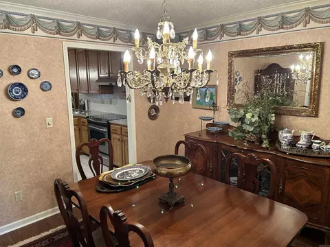 Dining - 2906 Wicket St, Conway, AR 72034 photo 5 of 5
