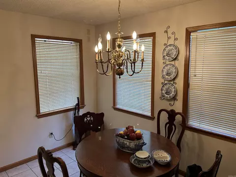 Dining - 2906 Wicket St, Conway, AR 72034 photo 2 of 5