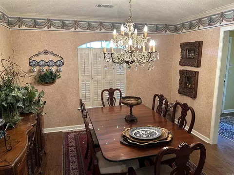 Dining - 2906 Wicket St, Conway, AR 72034 photo 3 of 5