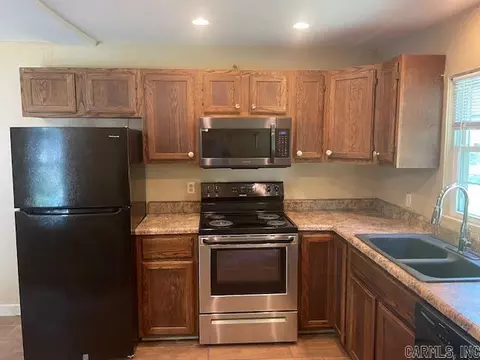 612 1st St, Conway, AR 72032 photo 7