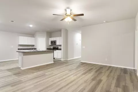 Living - 1296 Meadows Dr, Benton, AR 72019 photo 2 of 6