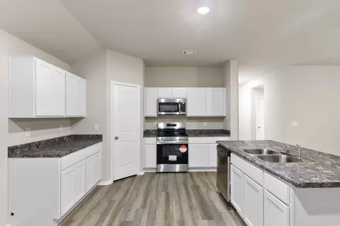 Kitchen - 1296 Meadows Dr, Benton, AR 72019 photo 1 of 1