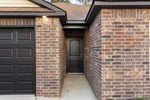 Entry Way - 1296 Meadows Dr, Benton, AR 72019 photo 1 of 5