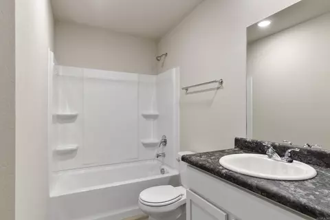 Bath - 1296 Meadows Dr, Benton, AR 72019 photo 2 of 3