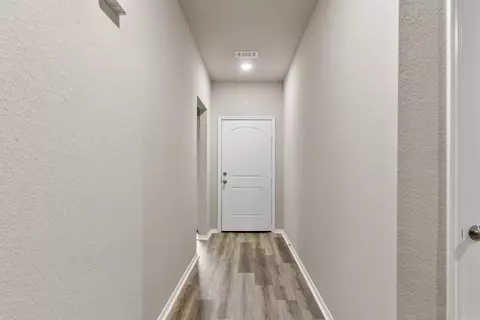 Entry Way - 1296 Meadows Dr, Benton, AR 72019 photo 2 of 5