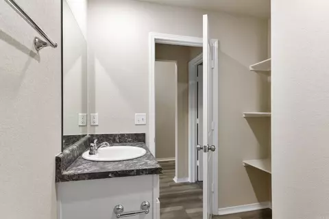 Bath - 1296 Meadows Dr, Benton, AR 72019 photo 1 of 3