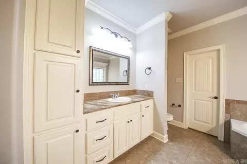 Bath - 1584 Vista Dr, Cabot, AR 72023 photo 2 of 9