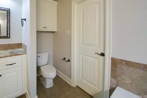 Bath - 1584 Vista Dr, Cabot, AR 72023 photo 4 of 9