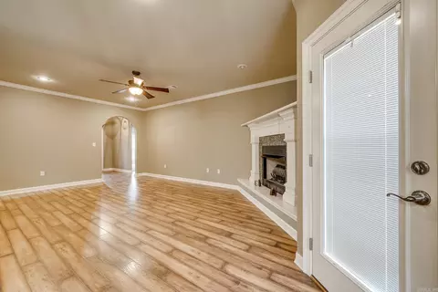 Living - 23 Bowling Ln, Conway, AR 72032 photo 6 of 7