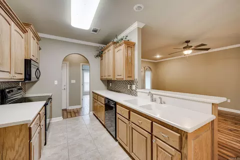 Kitchen - 23 Bowling Ln, Conway, AR 72032 photo 2 of 3