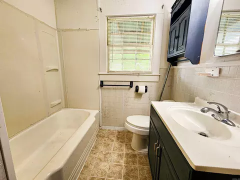 408 W Pine St, Benton, AR 72015 photo 5
