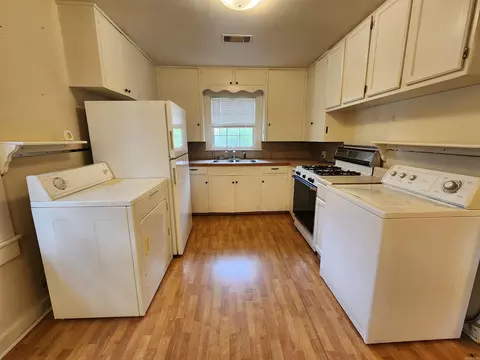 408 W Pine St, Benton, AR 72015 photo 2