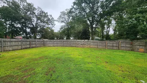 Exterior - 700 W 33rd Ave, Pine Bluff, AR 71603 photo 2 of 7