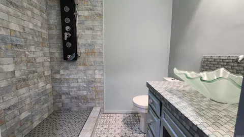 Bath - 700 W 33rd Ave, Pine Bluff, AR 71603 photo 3 of 4