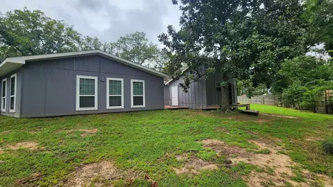 Exterior - 700 W 33rd Ave, Pine Bluff, AR 71603 photo 4 of 7