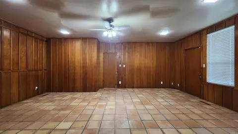 Living - 700 W 33rd Ave, Pine Bluff, AR 71603 photo 4 of 4