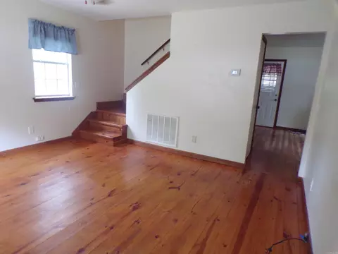 Living - 899 Ocean, Mountain View, AR 72560 photo 2 of 3