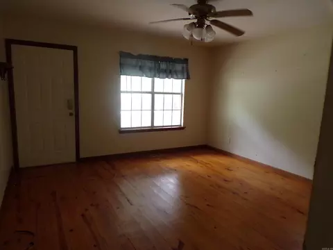 Living - 899 Ocean, Mountain View, AR 72560 photo 1 of 3