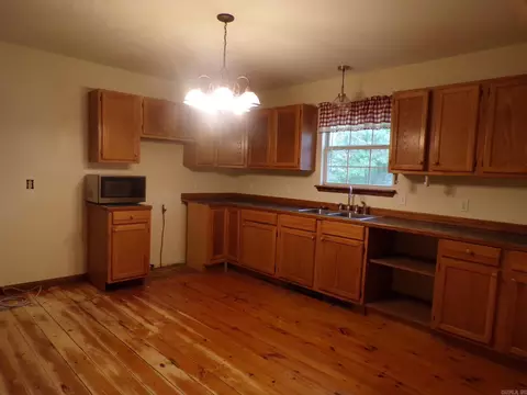 Kitchen - 899 Ocean, Mountain View, AR 72560 photo 4 of 4