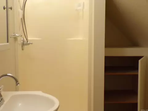 Bath - 899 Ocean, Mountain View, AR 72560 photo 2 of 3