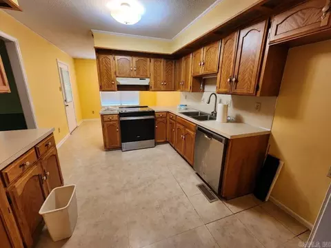 10710 Sharon Dr, Mabelvale, AR 72103 photo 5