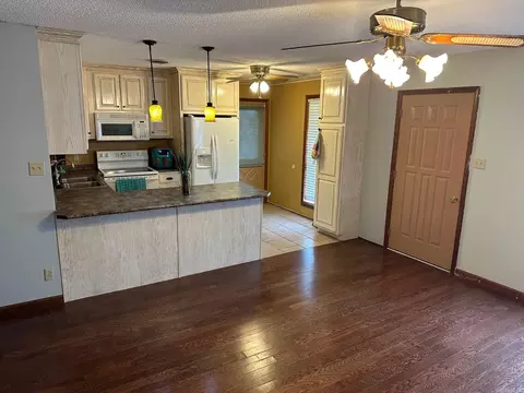 309 Locust Ave, Trumann, AR 72472 photo 4