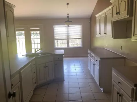 8 Apache Cir, Lonoke, AR 72086 photo 7