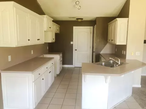 8 Apache Cir, Lonoke, AR 72086 photo 6