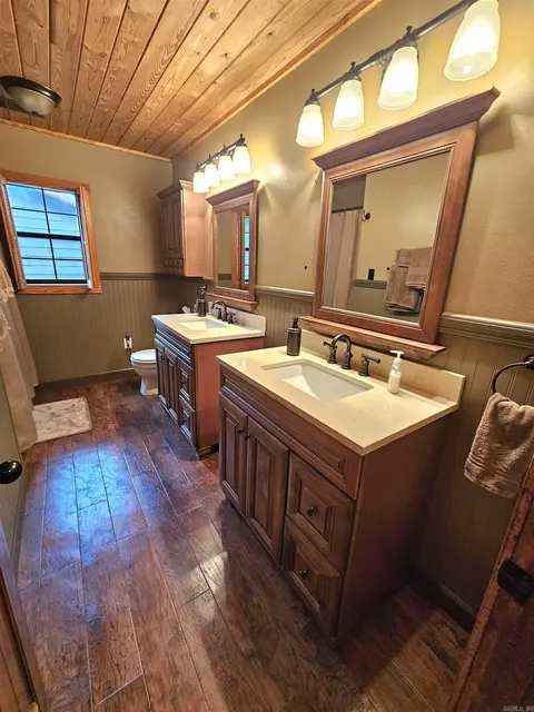 Bath - 8610 Scarlett Ln, Pine Bluff, AR 71603 photo 3 of 7