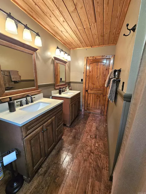 Bath - 8610 Scarlett Ln, Pine Bluff, AR 71603 photo 5 of 7