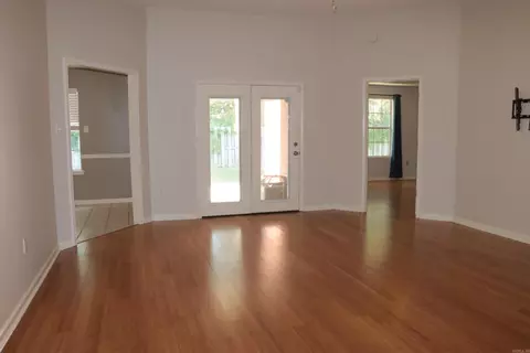 Living - 1406 Wild Rose Cir, Conway, AR 72032 photo 3 of 4