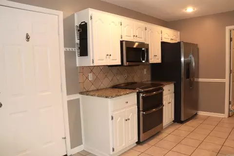 Kitchen - 1406 Wild Rose Cir, Conway, AR 72032 photo 3 of 3