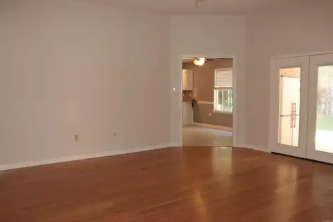 Living - 1406 Wild Rose Cir, Conway, AR 72032 photo 2 of 4