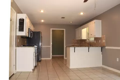 Kitchen - 1406 Wild Rose Cir, Conway, AR 72032 photo 1 of 3