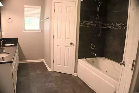 Bath - 1406 Wild Rose Cir, Conway, AR 72032 photo 2 of 4