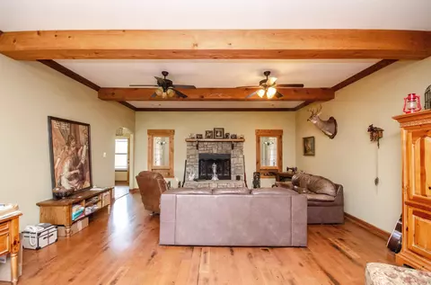 Living - 77 Reed Rd, Greenbrier, AR 72058 photo 2 of 6