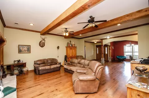 Living - 77 Reed Rd, Greenbrier, AR 72058 photo 4 of 6