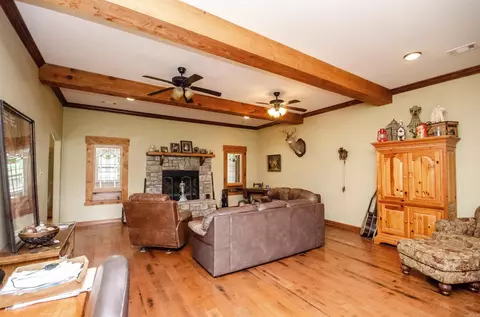 Living - 77 Reed Rd, Greenbrier, AR 72058 photo 3 of 6
