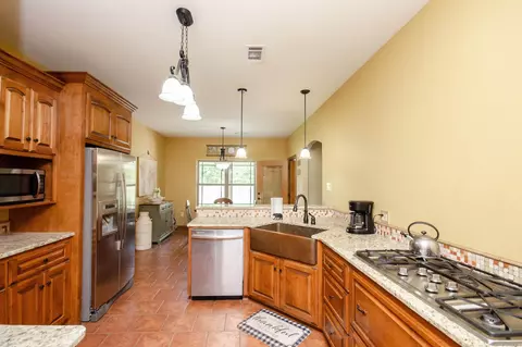 Kitchen - 77 Reed Rd, Greenbrier, AR 72058 photo 2 of 7